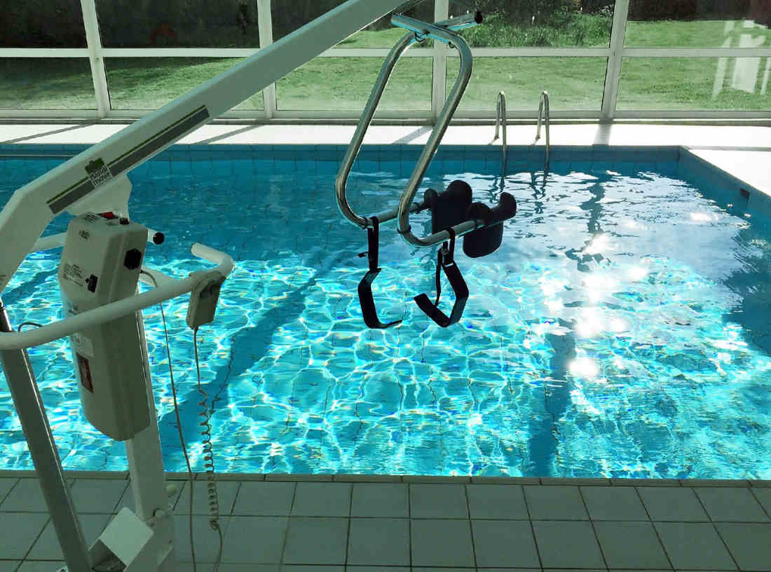 Schwimmbad mit Lifter